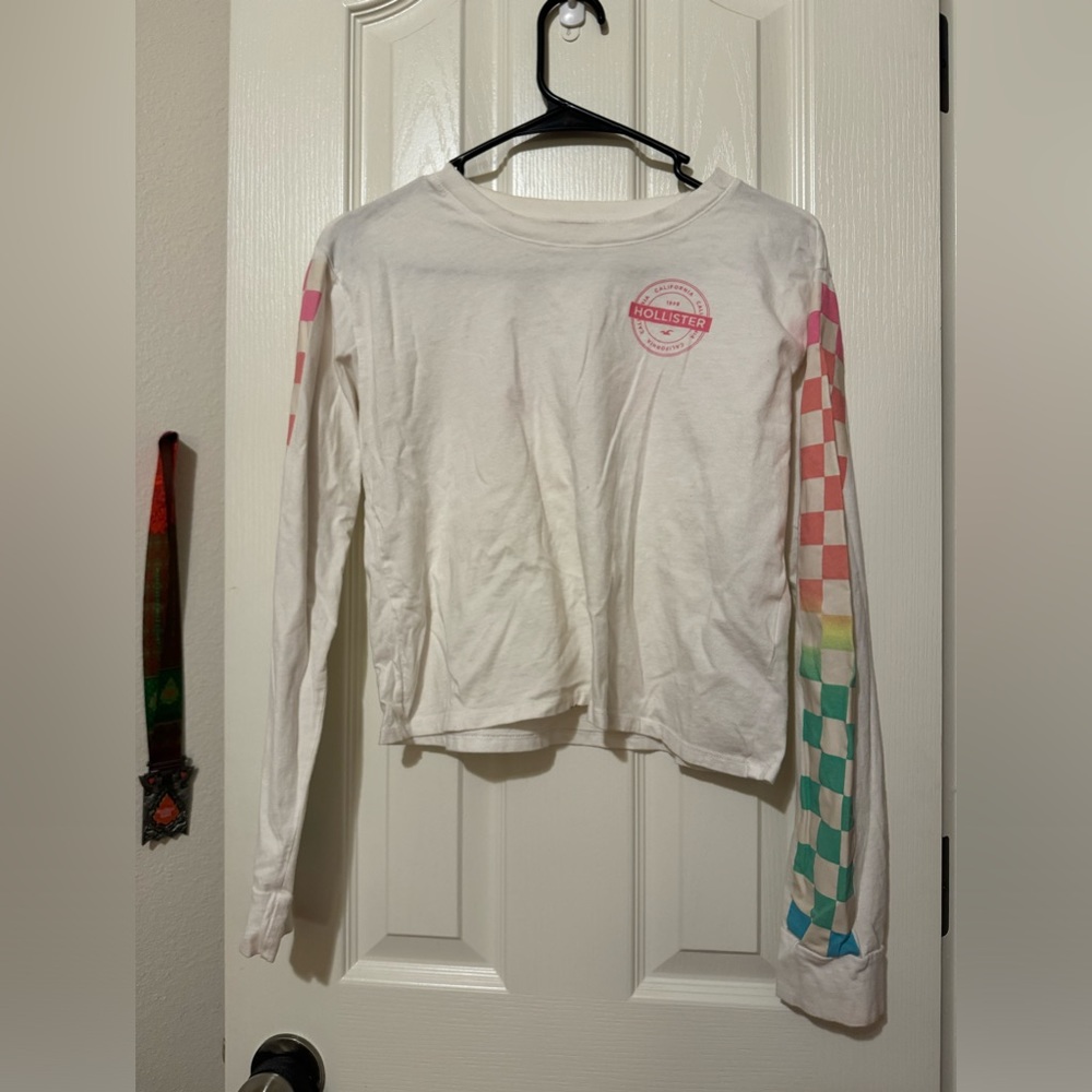 Hollister top that changes color in the sun